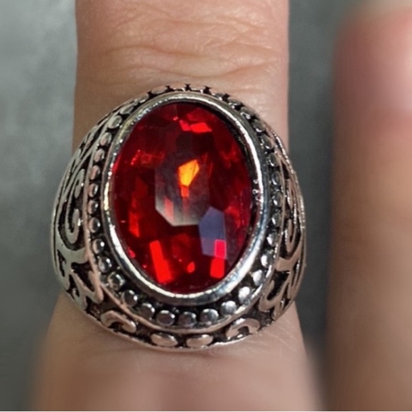 Silvertone Men’s Ring: Celtic-Inspired Filigree Design w/Red Oval Stone - Size 8 - Picture 2 of 11